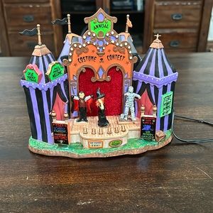 Spooky town costume contest